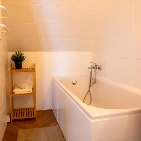 Apartment Zakatek Harenda *